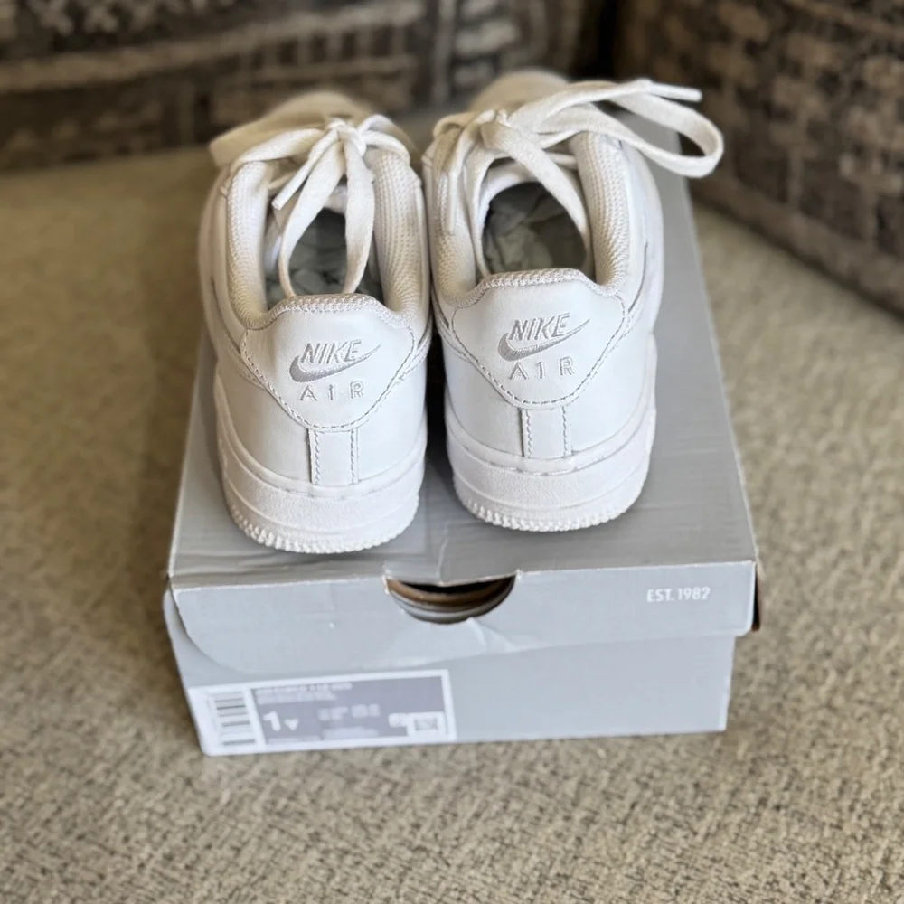 Nike Air Force 1 - Picture 4 of 6